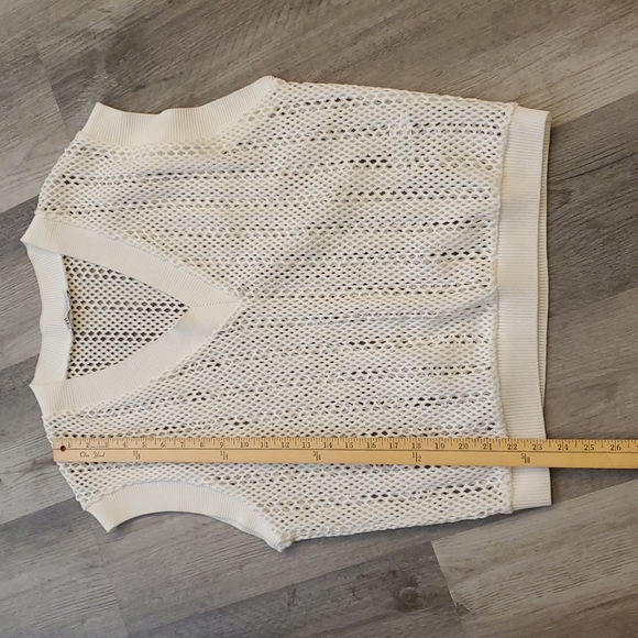 Zara White Crochet Vest size Medium - Picture 9 of 10